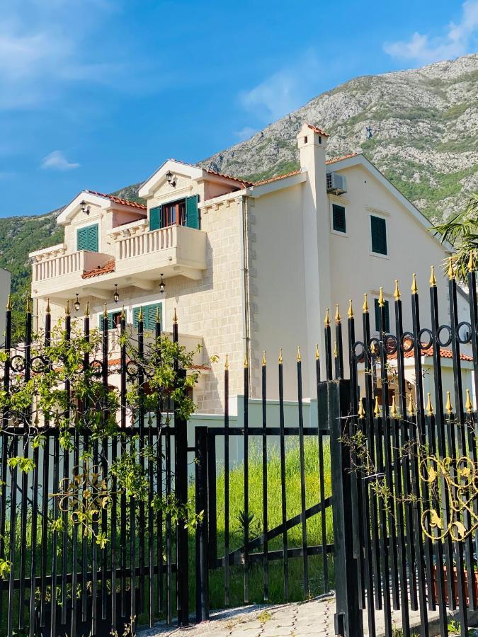 Villa Blanca Risan Eksteriør billede