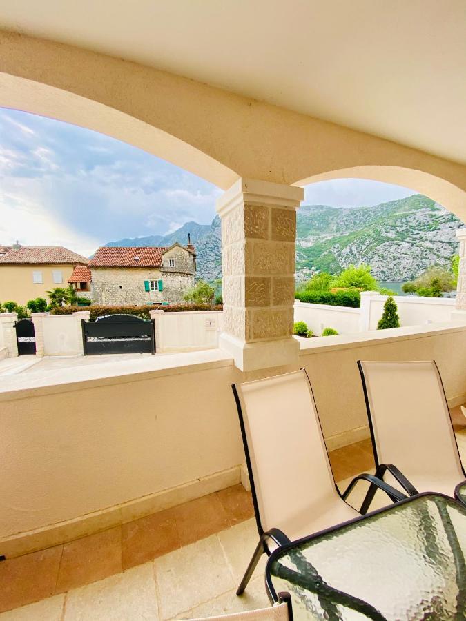 Villa Blanca Risan Eksteriør billede